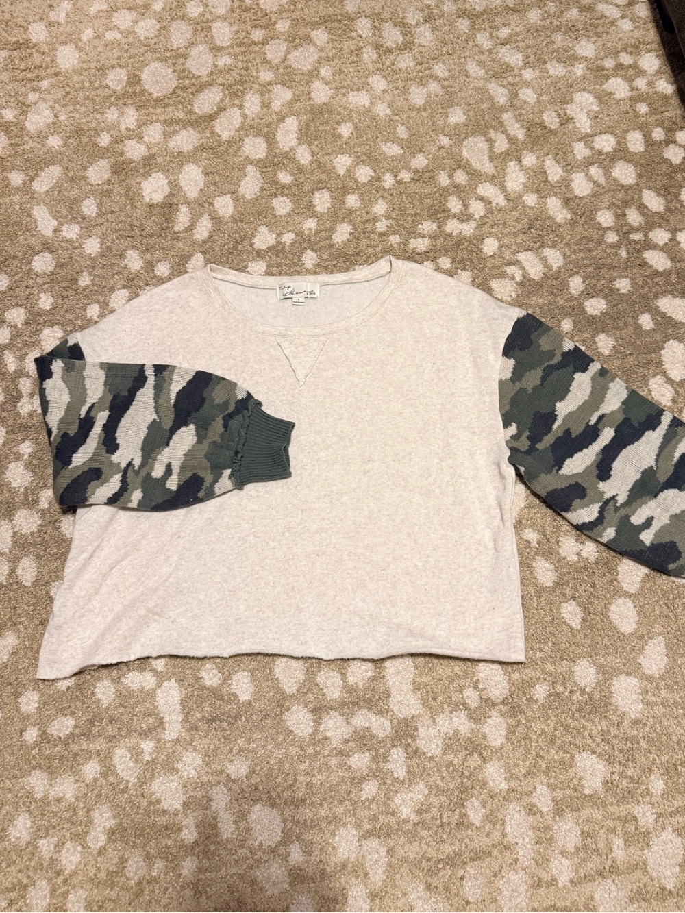 NWOT Vintage Havana Women Sweatshirt with Camo Sleeves